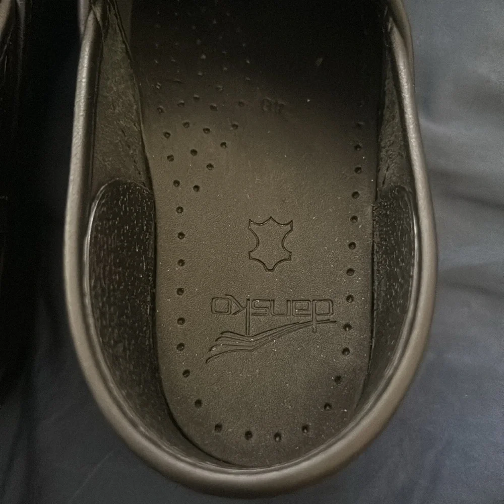 Dansko black leather with flower patterns size 40. - Picture 10 of 12